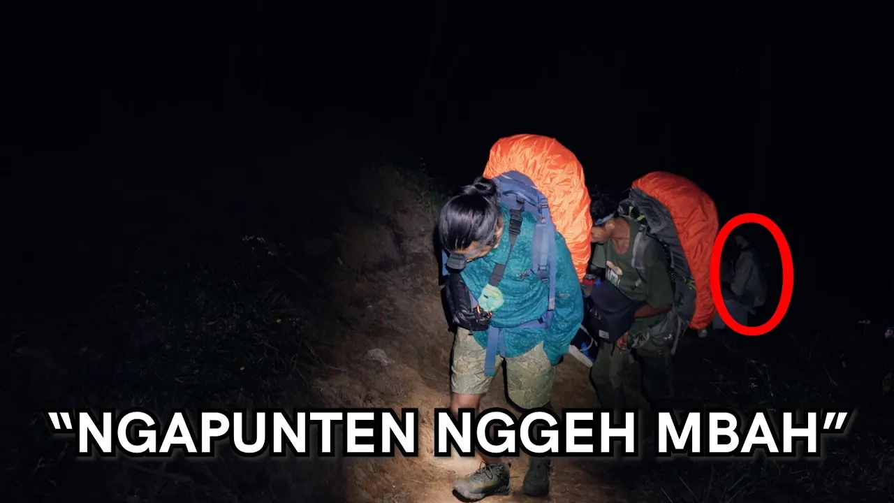 Menggunakan Atribut Serba Hijau Untuk Mengundang Pengguni (Gunung Lawu #1) poster